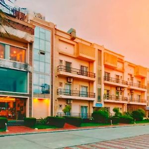 Vrindavan Serenity Hotel & Suites